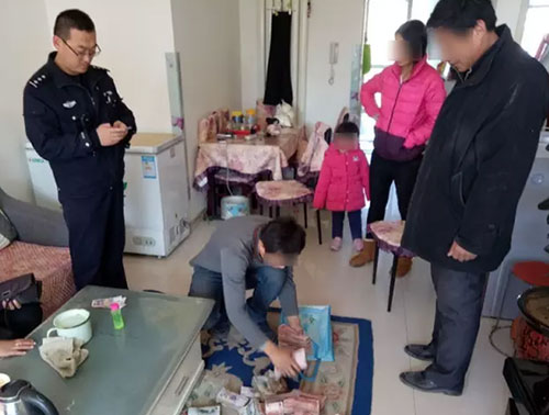17萬當(dāng)垃圾丟掉：驚慌失措！全家上陣翻找垃圾桶