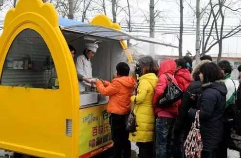 書報(bào)亭、早餐車，甚至垃圾桶都有二維碼“身份證”了。